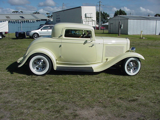 White Walls At Car Cruise 7